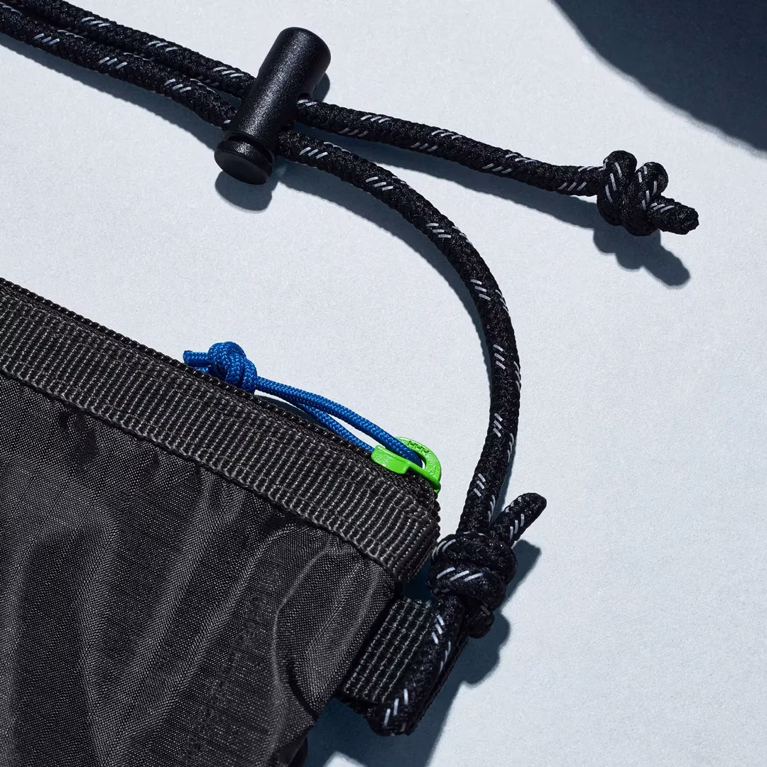 Praktický minimalismus: FamilyMart představuje stylovou tašku Convenience Wear Sacoche - fotografie 2